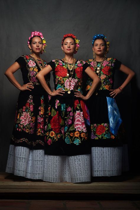 Mexican Traditional Clothing, Mexican Fashion, Travel Culture, Mexican Outfit, Traditional Dance, Triple Goddess, Indigenous Community, Traditional Mexican, Convertible Dress