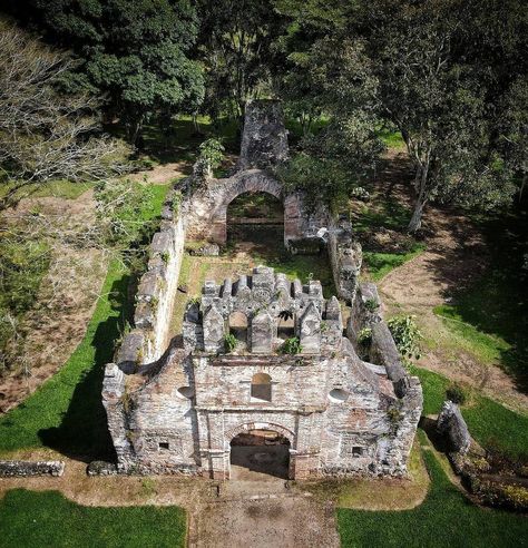 Costa Rica Wonderland on Instagram: “#Repost @josdrifter • • • • • • Ujarrás, Cartago, Costa Rica Las Ruinas de lo que fue la primera iglesia construida en Costa Rica durante…” Costa Rican, Costa Rica, Wedding Venues, Instagram