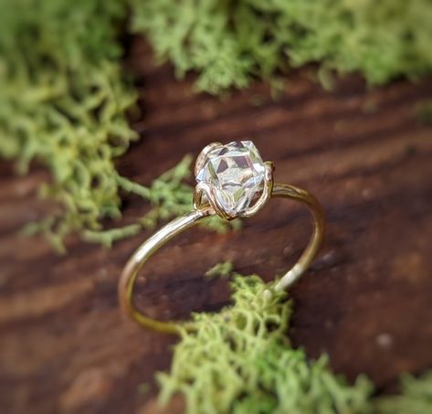 A sparkly crystal clear Herkimer diamond set by petal prongs on a Solid 18k Gold band Diamond Engagement Ring Gold, Herkimer Diamond Ring Engagement, Engagement Ring Raw, Raw Stone Engagement Rings, Rough Diamond Engagement Ring, Raw Diamond Ring, Rough Gemstone Ring, Crystal Engagement Rings, Engagement Ring Gold