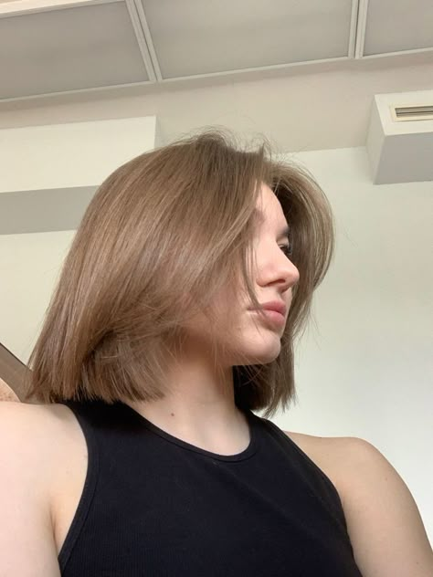 Short Light Brown Hair Color Ideas, Light Brown Hair Short Bob, Short Hair Light Brown, Light Brown Hair Short, Bob Cut Hairstyles, Brown Bob Haircut, Short Light Brown Hair, Hair Color Hairstyles, Pelo Cafe