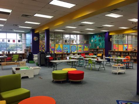 Creative Library, School Library Decor, Library Space, School Library Design, Reading Recovery, Library Media Specialist, Middle School Libraries, Library Media Center, Library Themes