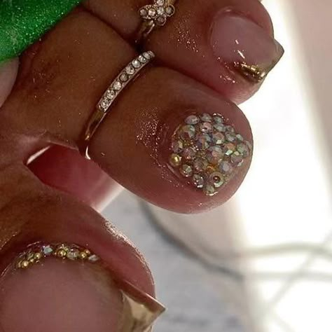 Gold French Tip Pedicure, Gold Toes Pedicure, Gold French Tip Pedicure Toenails, White And Gold Toes Pedicure, Gold Accent Pedicure, Gold Glitter Pedicure Toenails, Gold Pedicure, Gold Toe Nails, Rock Star Hair