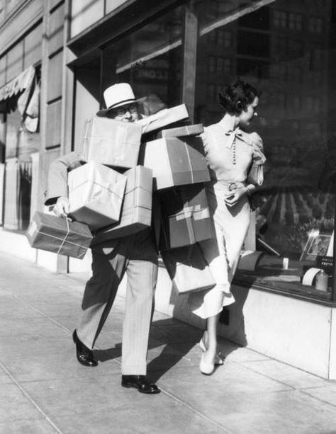 Vintage shopping Idda Van Munster, Vintage Los Angeles, Window Shopping, A Gentleman, Look Vintage, Vintage Photographs, Vintage Photography, White Photography, Dog Friends