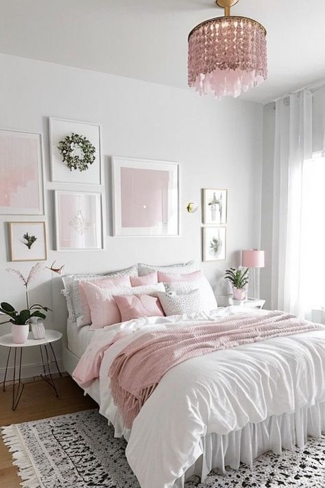 White Bedroom With Pastel Accents, Boho Preppy Bedroom, Rooms Preppy, Preppy Teen Room, Preppy Teen Bedroom, Cute Bedrooms, Preppy Vanity, Aesthetic Bedrooms, Bed Inspo