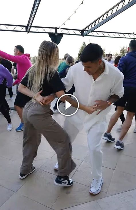 Paolo and Alina Exemplify Cuban Salsa Spirit at a Dance Congress Party Salsa Class Outfit, Salsa Dance Aesthetic, Salsa Dancing Aesthetic, Cuban Salsa Dancing, Salsa Dance Video, Cuban Dance, Salsa Dance Lessons, Salsa Club, Salsa Outfit