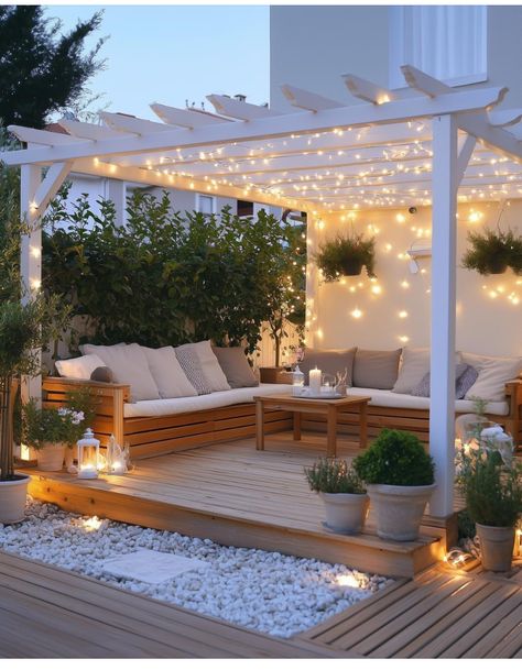 Small Backyard Garden Ideas, Bluebird Cottage, Decking Garden, Diy Patio Decor, Garden Benches, Garden Inspo, Corner Garden, Backyard Pavilion, Outdoor Dining Room