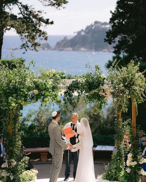 Today, we’re reminiscing about a breathtaking Jewish wedding we had the honor of planning on the stunning Costa Brava. Held at the exquisite @casadesantaclotilde property facing the beautiful Mediterranean Sea, this celebration was a perfect blend of tradition, love, and natural beauty. The couple’s love was present all day long, from their ceremony to the lively Horah dance! Mazel Tov to the beautiful couple! If you’re dreaming of a destination wedding that blends culture, tradition, and ... Wedding Jewish, Jewish Wedding Ceremony, Made In Chelsea, Costa Brava, Greece Wedding, Venue Decor, Luxury Wedding Planner, Future Wedding Plans, Jewish Wedding