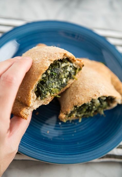 Recipe: Spinach and Feta Hand Pies Greek Spinach Pie, Recipe Spinach, Wheat Pizza Dough, Wheat Pizza, Hand Pie Recipes, Whole Wheat Pizza, Spinach Pie, Homemade Lunch, Spinach Feta