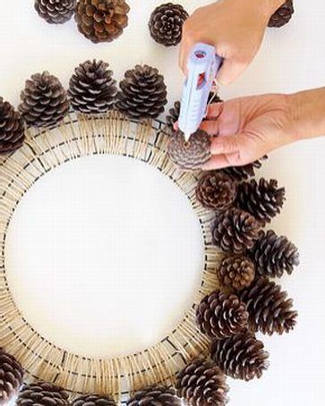 Instagram post by Craftyfun.com • Sep 12, 2019 at 3:52pm UTC Diy Pinecone Wreath, Easy Diy Thanksgiving Decorations, Crafts For Fall, Christmas Crafts Diy Decoration, Christmas Crafts Diy Gifts, Pine Cone Wreath, Diy Gifts To Make, Snowman Crafts Diy, Cone Wreath