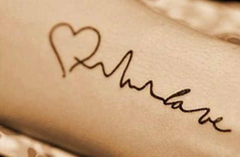 Love Heartbeat Tattoo, Tattoos With Kids Names, Tattoo Heart, Tattoo Feminina, Feather Tattoos, Heart Beat, Hip Tattoo, Name Tattoos, Trendy Tattoos