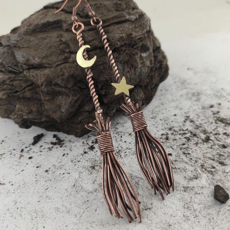 Witchy Earrings Diy, Diy Witchy Jewelry, Copper Earrings Handmade Ideas, Witch Broomstick, Jewelry Wrapping, Halloween Jewelry Diy, Copper Earrings Handmade, Witchy Earrings, Beaded Stuff