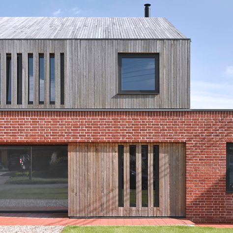 Broad Street House combines timber and handmade bricks Oak Cladding, Brick Cladding, Brick Detail, House Cladding, Brick And Wood, Brick Architecture, Street House, Timber Cladding, Brick Facade