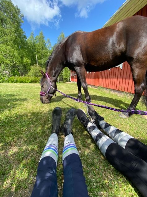 Horse Riding Friends Aesthetic, Best Friends Riding Horses, Horse Camp Aesthetic, Horse Riding Besties, Equestrian Best Friends, Horse Riding With Friends, Friends Riding Horses, Equestrian Couple, Horse Best Friend