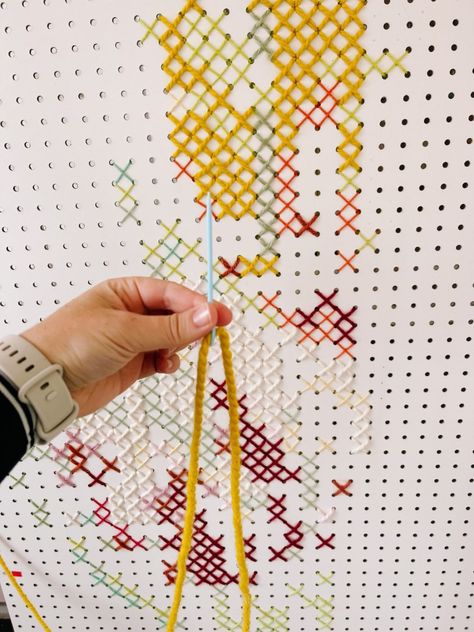 Pegboard Cross Stitch, Art With Yarn, Cross Stitch Wall Art, Stitch Wall Art, Diy Pegboard, Large Cross Stitch Patterns, Large Scale Wall Art, Art Step By Step, Scale Art