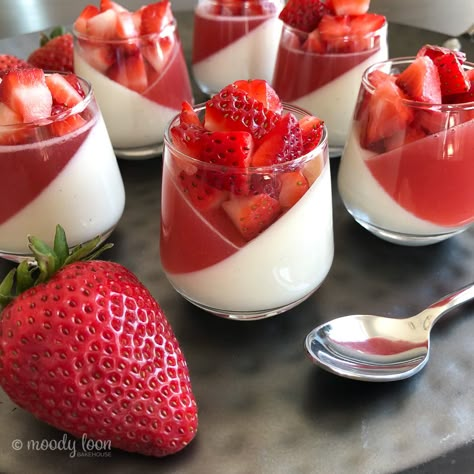 Trifle With Jelly, Strawberry Kale Salad, Vegan Strawberry Ice Cream, Coconut Flour Crepes, Strawberry Panna Cotta, Strawberry Cheesecake Bars, Delicious Christmas Desserts, Panna Cotta Recipe, Strawberry Balsamic