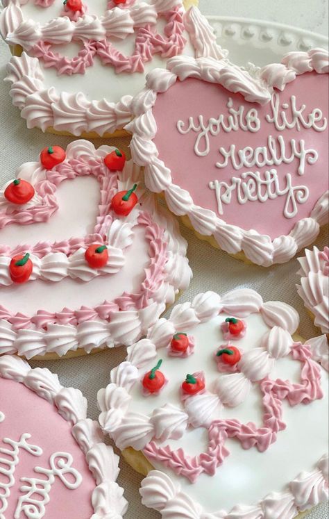 Aesthetic Cookies Decorated, Coquette Cookies Aesthetic, Birthday Cookies Aesthetic, Coquette Sugar Cookies, Girly Sugar Cookies, Simple Birthday Cookies Decorated, Cookie Designs Birthday, Pink Cookie Cake, Coquette Bakery