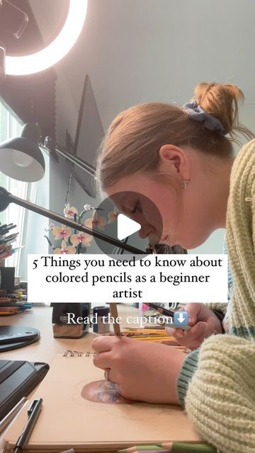 Sofie Mortensen on Instagram: "These are 5 tips I have for (mostly) beginner artists, and that I wish I knew when I first started out with the medium🌱 Keep in mind these tips are from my own personally experience and knowledge I have gotten throughout the years of drawing with colored pencils🫶  ✍🏻 1. Layering Layering is so important when it comes to colored pencils. This is where you are able to build up the different layers of colors for you artwork. You definetly needs a bit of patience and not just burnish/press hard with the colored pencils from the start.  ❤️ 2. Undertones  When I first started out with colored pencils I first figured out after a while how many different colors there actually are hidden in pictures. We can take skin as an example. It can have undertones as purple, How To Color Skin With Colored Pencils, Pencil Color Drawing For Beginners, Color Pencil Art For Beginners, Pencil Art For Beginners, Drawing With Colored Pencils, Pencil Drawing Pictures, Colored Pencil Art Projects, Pencil Techniques, Colored Pencil Artwork