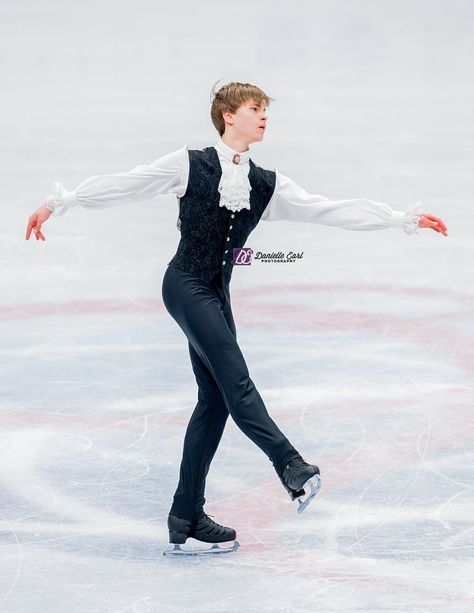 Men ~ Deniss Vasiljevs (Latvia) [photo ©Danielle Earl] Mens Ice Skating Costume, Mens Skating Costumes, Male Ice Skating Outfit, Male Ice Skater Outfit, Figure Skating Costumes Male, Male Ice Skater, Ice Skating Poses, Deniss Vasiljevs, Skating Poses