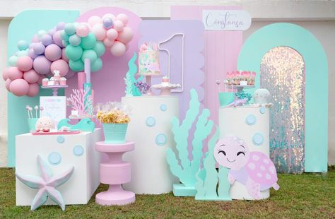 Constança's Under the Sea Birthday Party | CatchMyParty.com Water Theme Birthday, Water Birthday Parties, Sea Birthday Party Decorations, Sea Birthday Party Ideas, Nemo Birthday Party, Lis 2, Birthday Under The Sea, Water Birthday, Little Mermaid Party