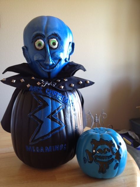 mega mind pumpkin Megamind Pumpkin, Mega Mind Costume, Mega Mind Funny, Megamind Meme Funny, Mega Mind, Pumpkin Meme, Pumpkins, Darth Vader, Mindfulness