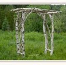 Arbor made with branches. Rustic Trellis, Rustic Arbor, Twig Furniture, Arbors Trellis, Garden Arbor, Small Backyard Gardens, House Deck, Diy Pergola, Garden Trellis