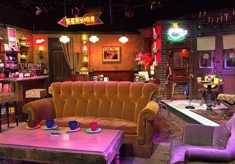 Warner Bros. Studio Tour Hollywood Central Perk Friends Set Warner Bros Studio Tour Hollywood, Warner Brothers Studio Tour, Orange Couch, Warner Bros Studio Tour, Warner Bros Studio, Warner Bros Studios, Hollywood Studio, Friends Central Perk, Universal Studios Hollywood