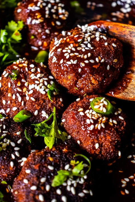 Ginger Sesame Chicken Meatballs - Recipe Magik Chicken Meatballs Asian, Sesame Chicken Meatballs, Sticky Asian Sauce, Meatballs Asian, Quick Party Appetizers, Asian Chicken Meatballs, Ground Chicken Meatballs, Hoisin Chicken, Chicken Parmesan Meatballs