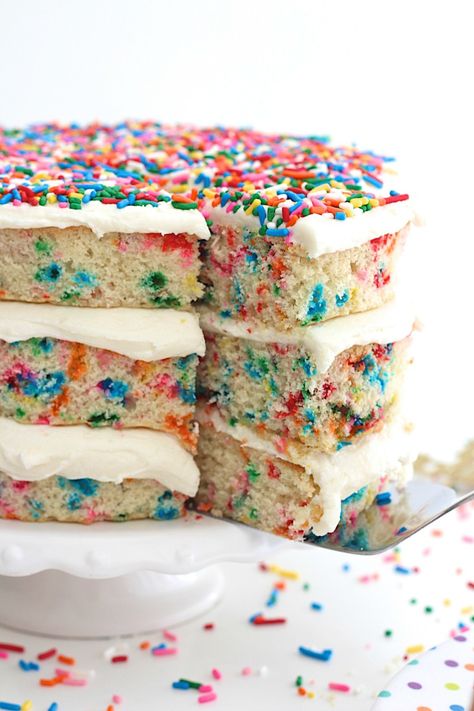 Best White Cake Recipe, Funfetti Frosting, Moist Vanilla Cake, White Cake Recipe, Cake Frosting Recipe, Nice Recipes, Confetti Cake, Kid Desserts, Funfetti Cake