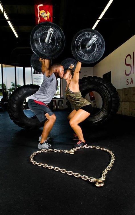 Happy Valentines Day #CrossFit Crossfit Wedding, Crossfit Couple, Galactik Football, Fitness Couple, Cer Nocturn, Crossfit Lifestyle, Gym Photoshoot, Gym Couple, Gym Partner