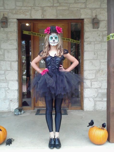 I hope that Kadence will be a sugar skull for Halloween. <3 Please oh please oh please! Sugar Skull Costume Outfit Diy, Sugar Skull Halloween Costume, Sugar Skull Costume, Sugar Skull Halloween, Hallowen Costume, Halloween 2016, Halloween 2017, Halloween Costumes Makeup, Theme Halloween