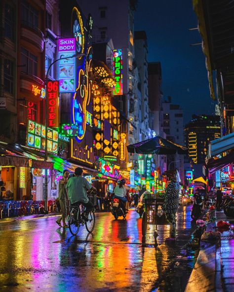 J on Instagram: “Second Night in Saigon.” Vietnam Night Market, Saigon Aesthetic, Fit Portfolio, Saigon Travel, Miss Saigon, Hanoi Vietnam, Night Market, Urban Photography, Hanoi