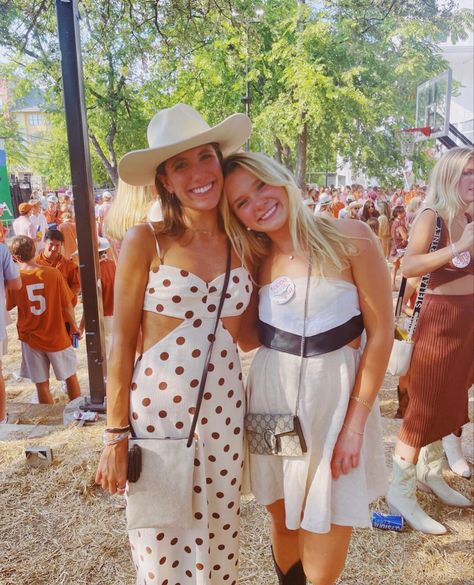 Mississippi State Aesthetic, Ut Gameday Outfit, European Fashion Summer, College Gameday Outfits, College Fits, Preppy Girl, Cute Fit, College Girls, Stockholm Fashion