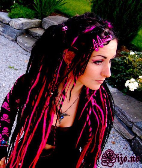 wicked pink and black dread falls Pink And Black Dreads, Pink Dreads, Dread Falls, Black Dreads, Unique Jackets, Gothic Girls, Alternative Girls, Refashion Clothes, Black And Pink