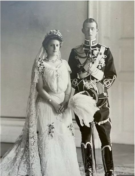 Principe William Y Kate, Prins Albert, Queen Victoria Family, Royal Wedding Dresses, Queen Victoria Prince Albert, Victoria Prince, Royal History, Royal Wedding Dress, King Edward Vii