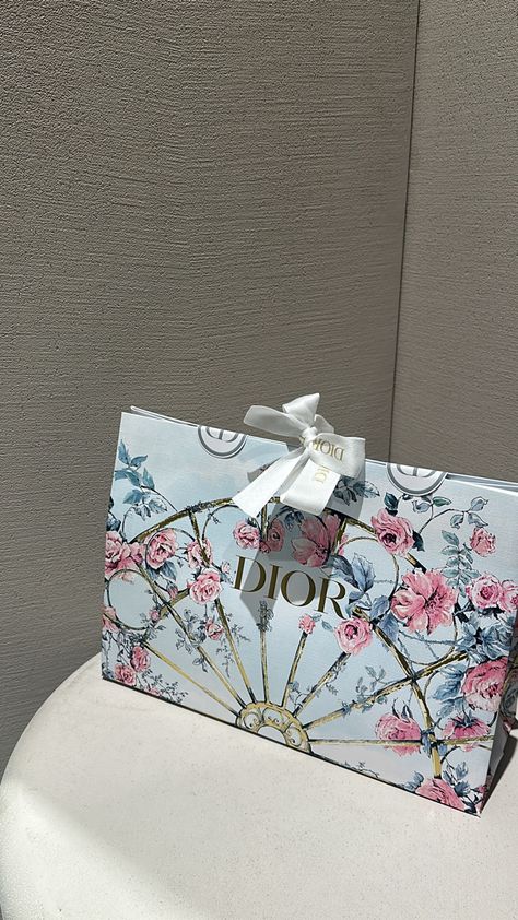 Dior Gift Aesthetic, Dior Shopping Bag, Gift Bags Aesthetic, Luxury Shopping Bags, Dior Packaging, Luxury Lifestyle Dreams, Bag Packaging, Cute Lazy Outfits, The Boy Is Mine