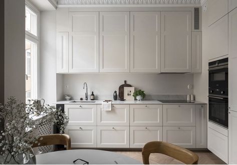 Greige Kitchen, Very Aesthetic, Scandinavian Apartment, Large Balcony, Classic Interior Design, Open Living Room, The Courtyard, Kitchen Room Design, French Interior