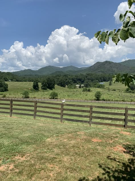 Hayesville North Carolina, North Carolina Countryside, Nc Aesthetic, Tn Mountains, North Carolina Aesthetic, Carolina Aesthetic, Tennessee Living, Greenville North Carolina, Romantic Forest