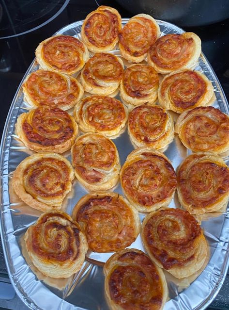 Pizza Swirls - Pinch Of Nom Pizza Swirls, Pinch Of Nom, Pizza Recipes, Leicester, Nom Nom, Pizza, Pizzas