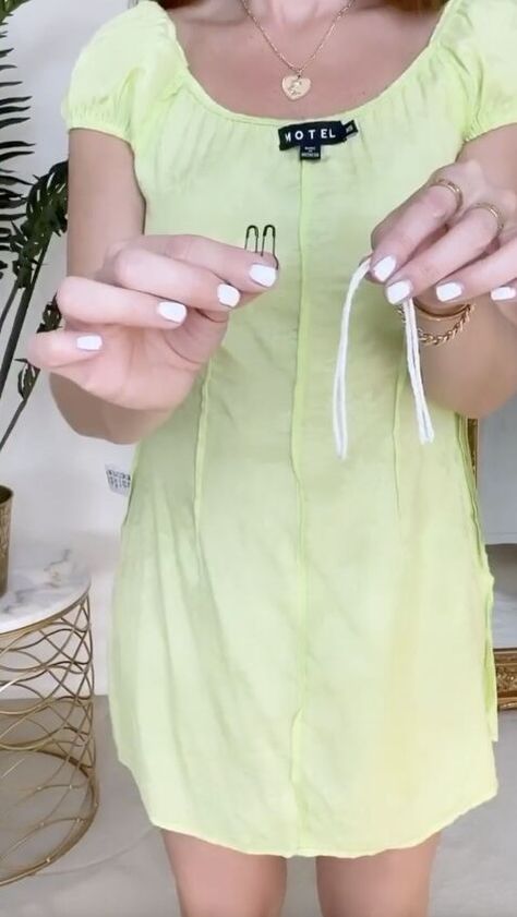 Fixing A Dress That Is Too Big, How To Make A Dress Thats Too Big Fit, No Sew Take In Dress, Hack For Dress Too Big, Ideas To Lengthen A Dress, How To Make An Oversized Dress Fit, Dress Won’t Zip Hack, Cinch Dress Hack, Belting A Dress How To