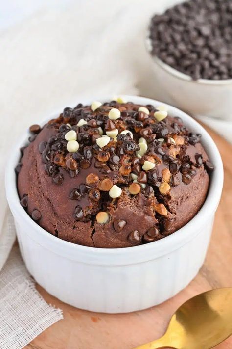 Protein Lava Cake Baked Oats Vegan, Chocolate Baked Oats, Protein Cake Recipes, Healthy Protein Desserts, Lava Cake Recipes, Oat Recipes, Chocolate Breakfast, Protein Cake, Single Serve Desserts