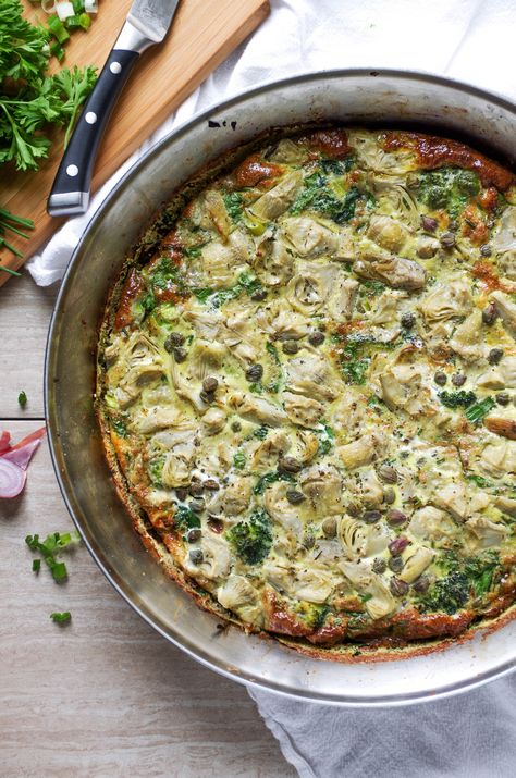 Broccoli, Spinach and  Artichoke Frittata via @theforkedspoon Artichoke Frittata, Broccoli Frittata, Broccoli Spinach, Frittata Recipes, Yummy Breakfast, Artichoke, Fresh Herbs, Breakfast Brunch, Broccoli