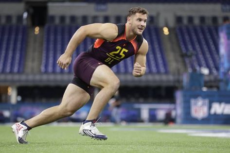 Nfl Combine, Nick Bosa, Nfl Football 49ers, Double Team, Rugby Players, Famous Men, Nfl Draft, Athletic Men, Poses For Men