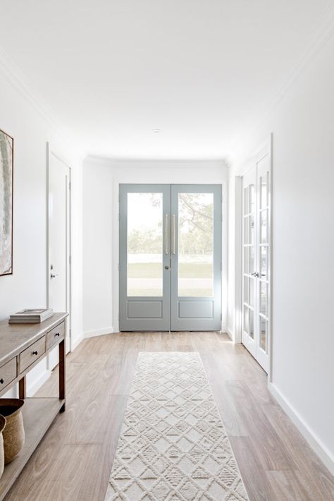 Hamptons Entry, Entry Design Ideas, Entry Nook, Small Entryway Table, Foyer Ideas Entryway, Farmhouse Entry, Entry Design, Coastal Interiors Design, Front Entry Doors