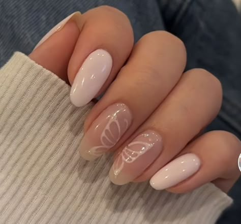 Nail Ideas That Match Everything, Cute Nails With White, Elegant Round Nails, White Tip Nail Ideas, Nail Ideas Lines, Nails Acrylic Simple Almond, White Lines Nails, Autumn Nails Inspiration, Cute Almond Nails Design Simple