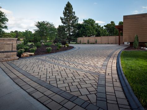 Driveway Pavers Design, Brick Paver Driveway, Beautiful Driveways, Permeable Driveway, Modern Driveway, Paver Patterns, Pavement Design, Paving Ideas, Permeable Pavers