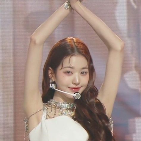 Wonyoung Arms, Kpop Armpit, 2025 Moodboard, Korean Photo, Vision Board Goals, Small Arms, Arm Design, Toned Arms, Body Motivation