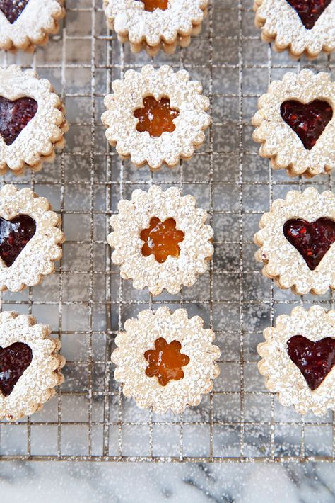 Cookies With Pecans, Linzer Cookies Recipe, Linzer Cookies, Baking Gift, Brownie Bar, Christmas Goodies, Cookies Recipe, Sweets Treats, Holiday Cookies