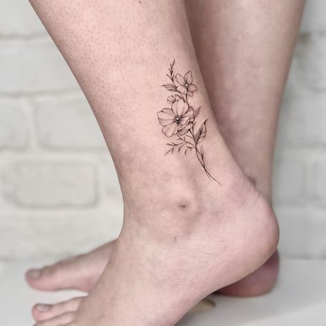 Wild Roses Tattoo, Rose Stem Tattoo, Elegance Tattoo, Wild Rose Tattoo, Tattoo Ankle, Poppy Tattoo, Wildflower Tattoo, Ink Inspiration, Bee Tattoo