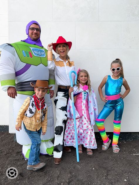 Toy Story Family Of 5 Halloween Costume Unique Family Costume Ideas, Halloween Costume For Family Of Five, Family Of Four Halloween Costumes Ideas, You Story Costumes, Barbie Costume Toy Story, Family Of 7 Halloween Costumes, Toy Story Group Halloween Costumes, Family Matching Halloween Costumes, Toy Story Halloween Costumes Families