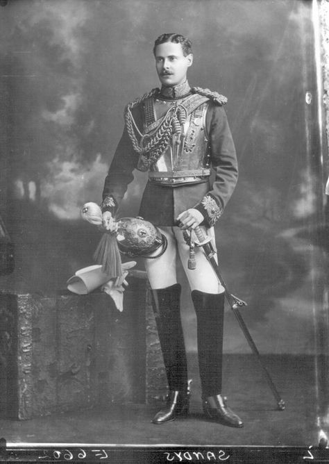 Household Cavalry officer. Mens High Boots, Royal Horse Guards, Guard Uniform, Royal Horse, Military Images, Century Uniforms, British Army Uniform, British Uniforms, Vintage Gentleman